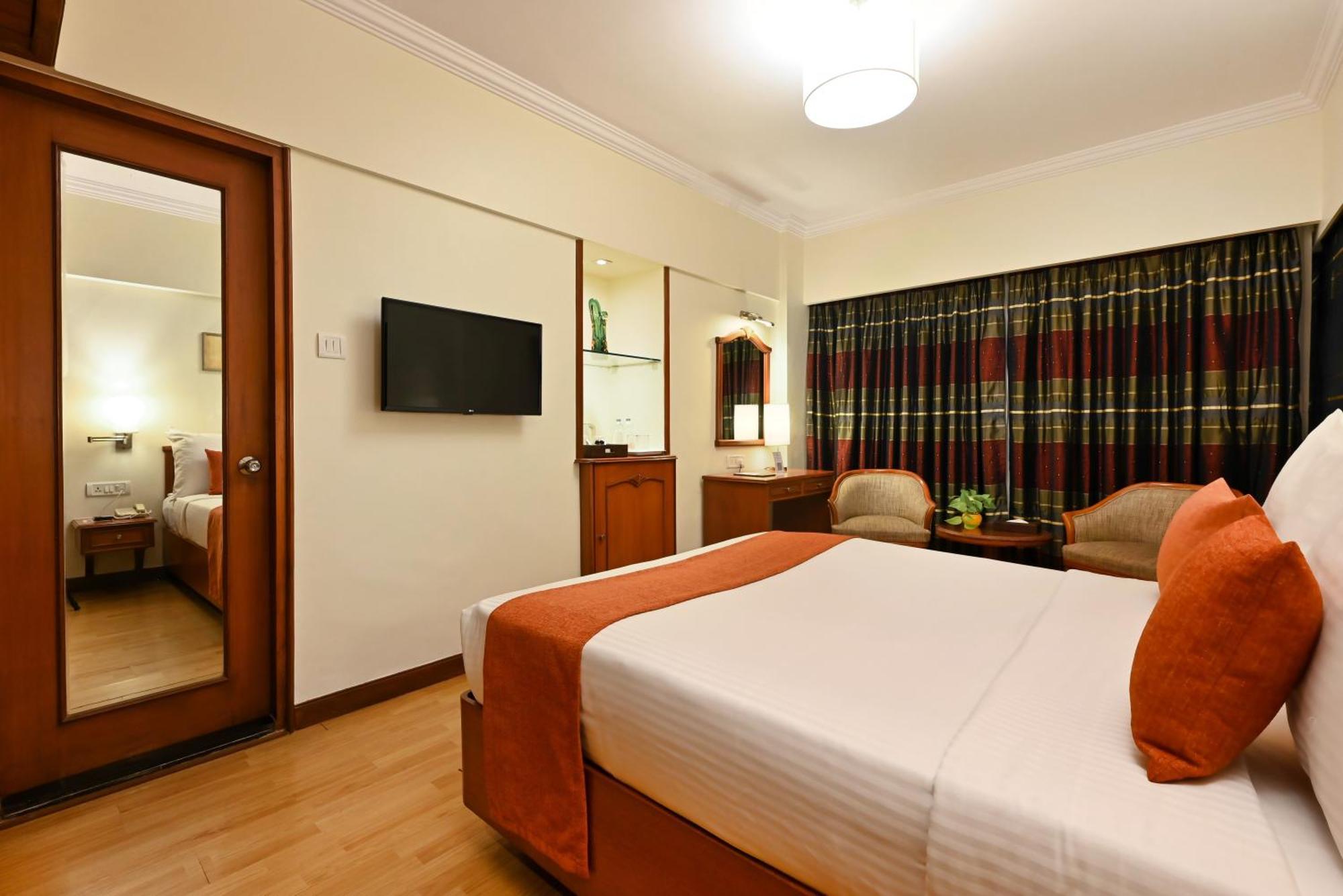 Fariyas Hotel Mumbai , Colaba Exterior photo