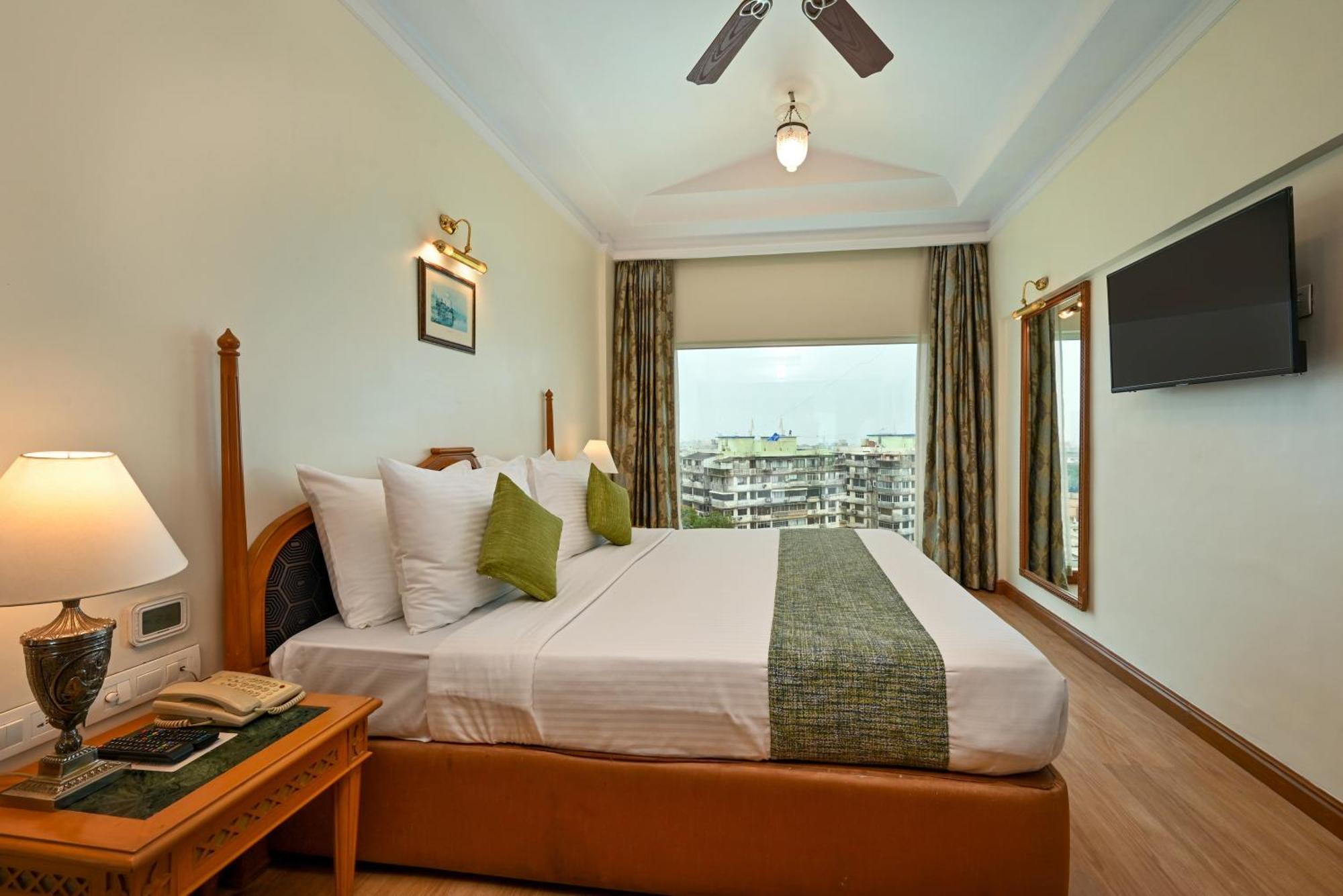 Fariyas Hotel Mumbai , Colaba Exterior photo