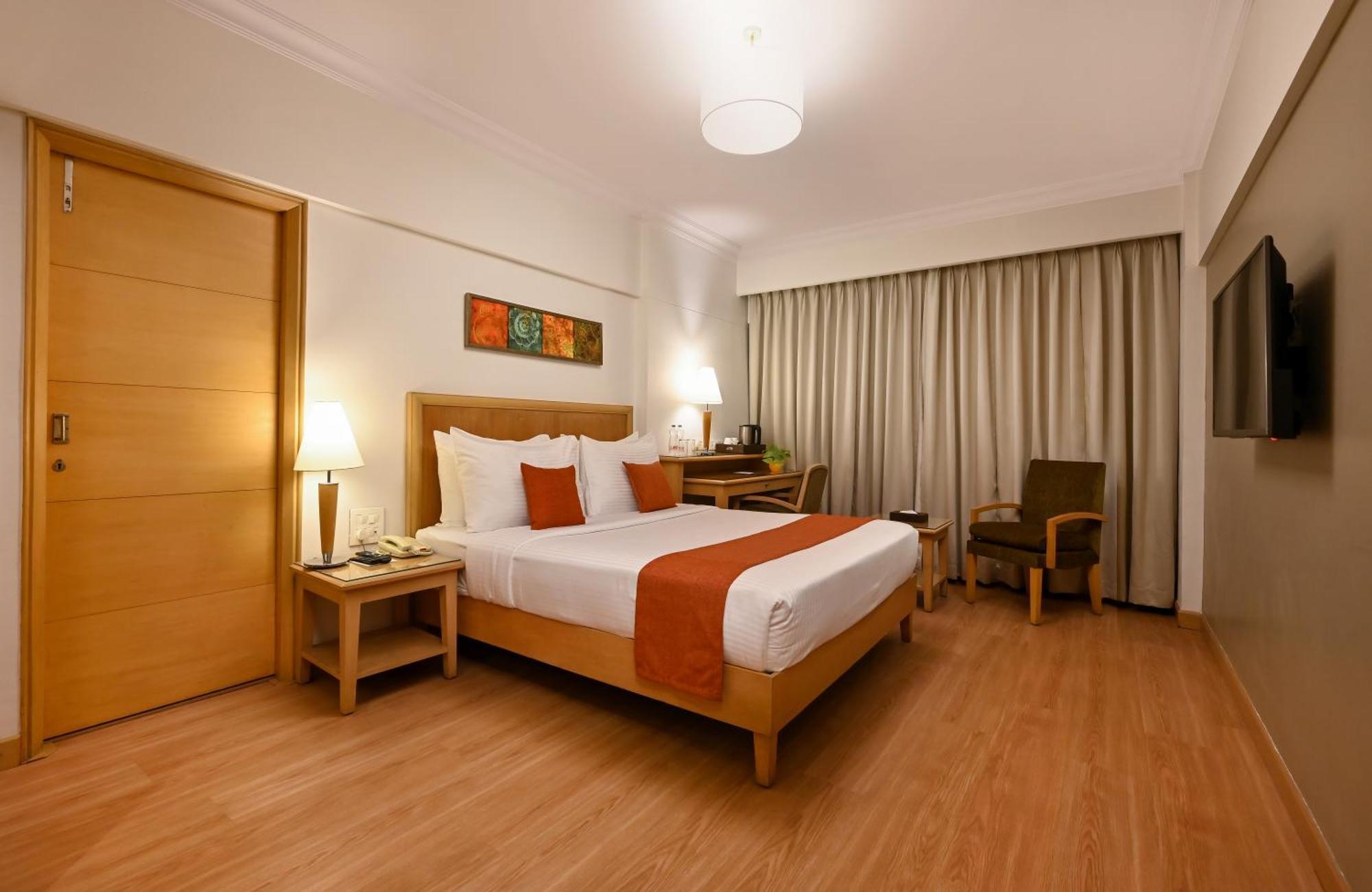 Fariyas Hotel Mumbai , Colaba Exterior photo